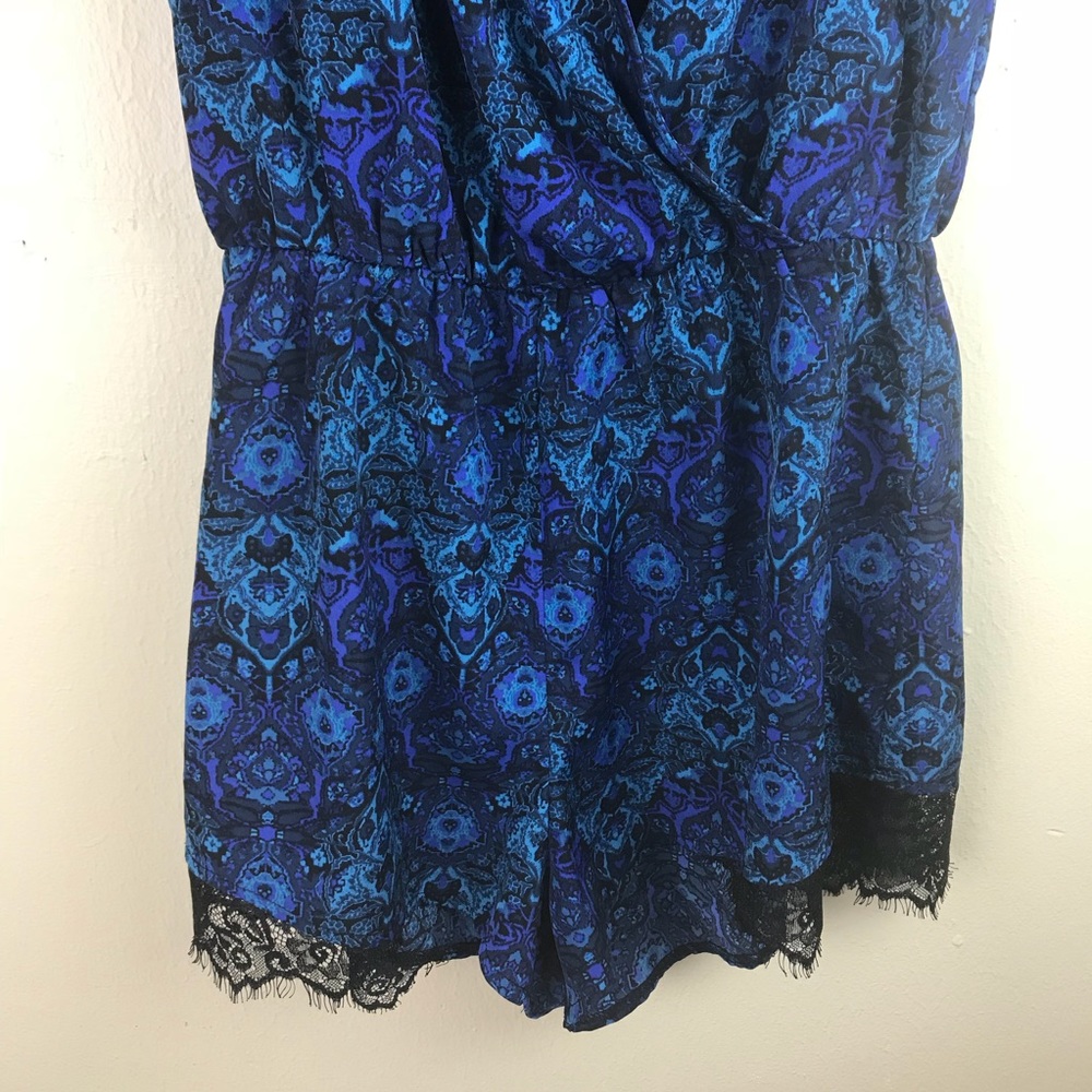 Kimchi Blue Silky romper black lace trim - Picture 5 of 7